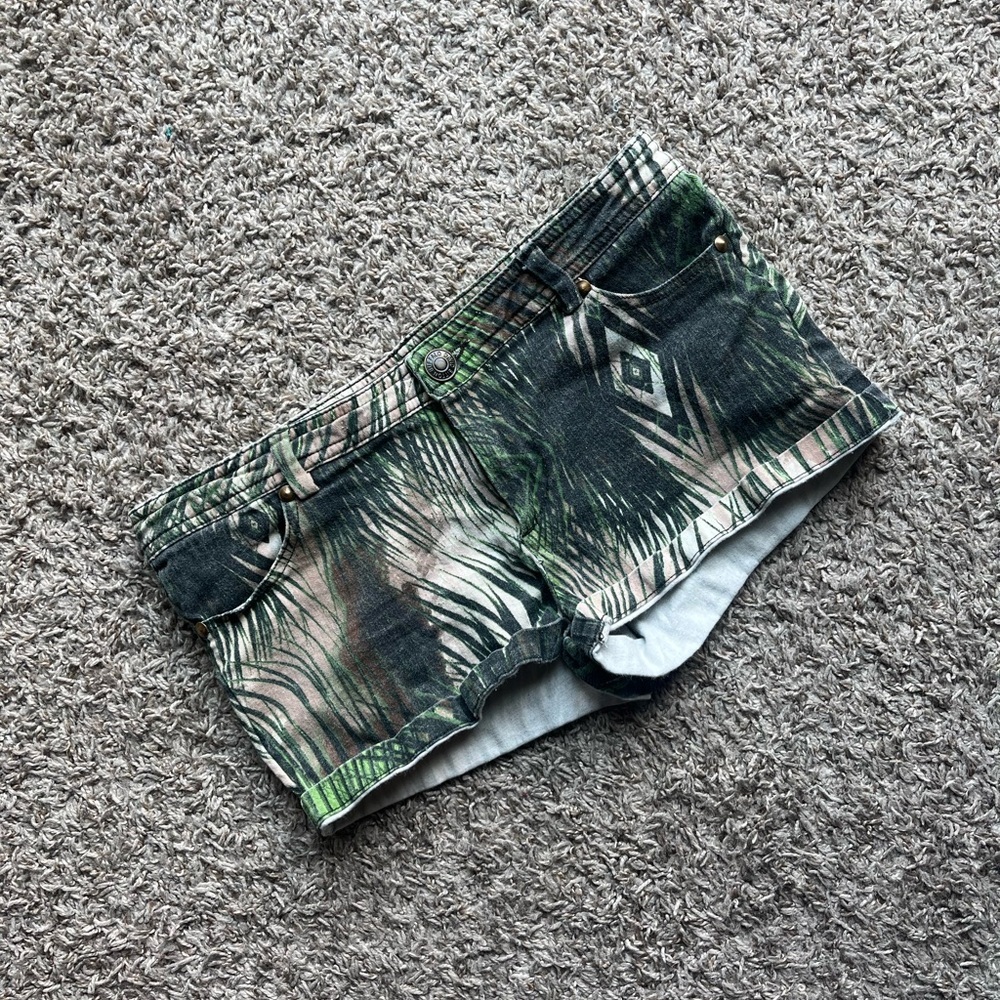 Size 27 Buffalo David Bitton Green Patterned Shorts